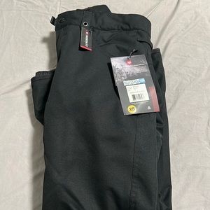 686 Mid Rise Women’s Snowpants in black  size: XS BRAND NEW